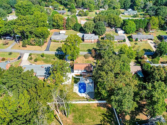 5th image of 222 Dogwood Dr
