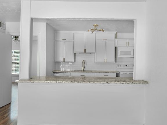 2nd image of 4723 Victor St #1B1B