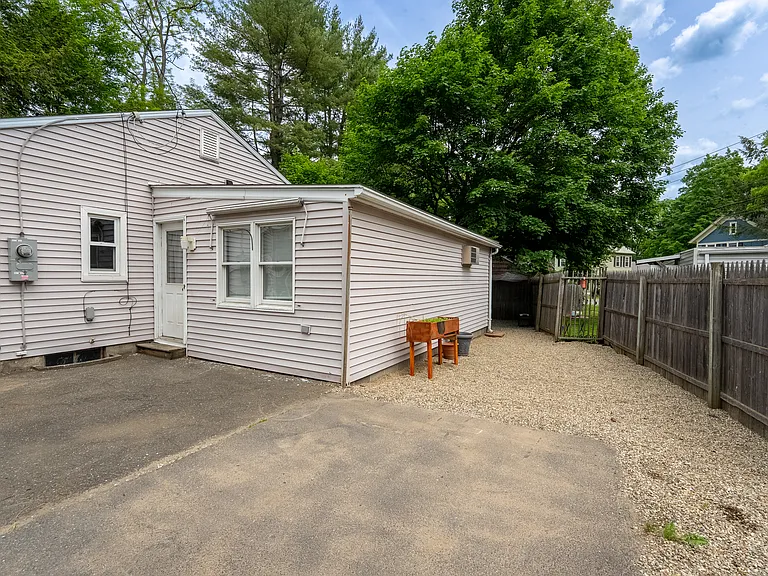 11 Chestnut St — Photo 12