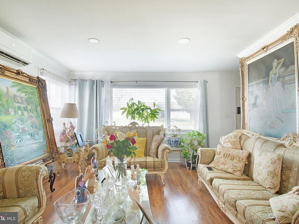 1st image of 7 Gainor Rd