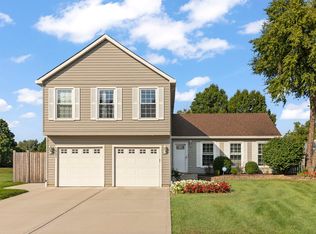 1901 Clydesdale Dr, Wheaton, IL 60189