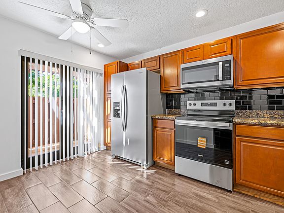 4th image of 3673 Carambola Circle N