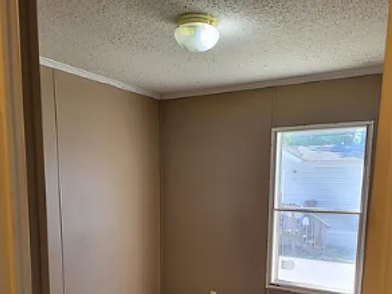 113 Court Dr — Photo 6