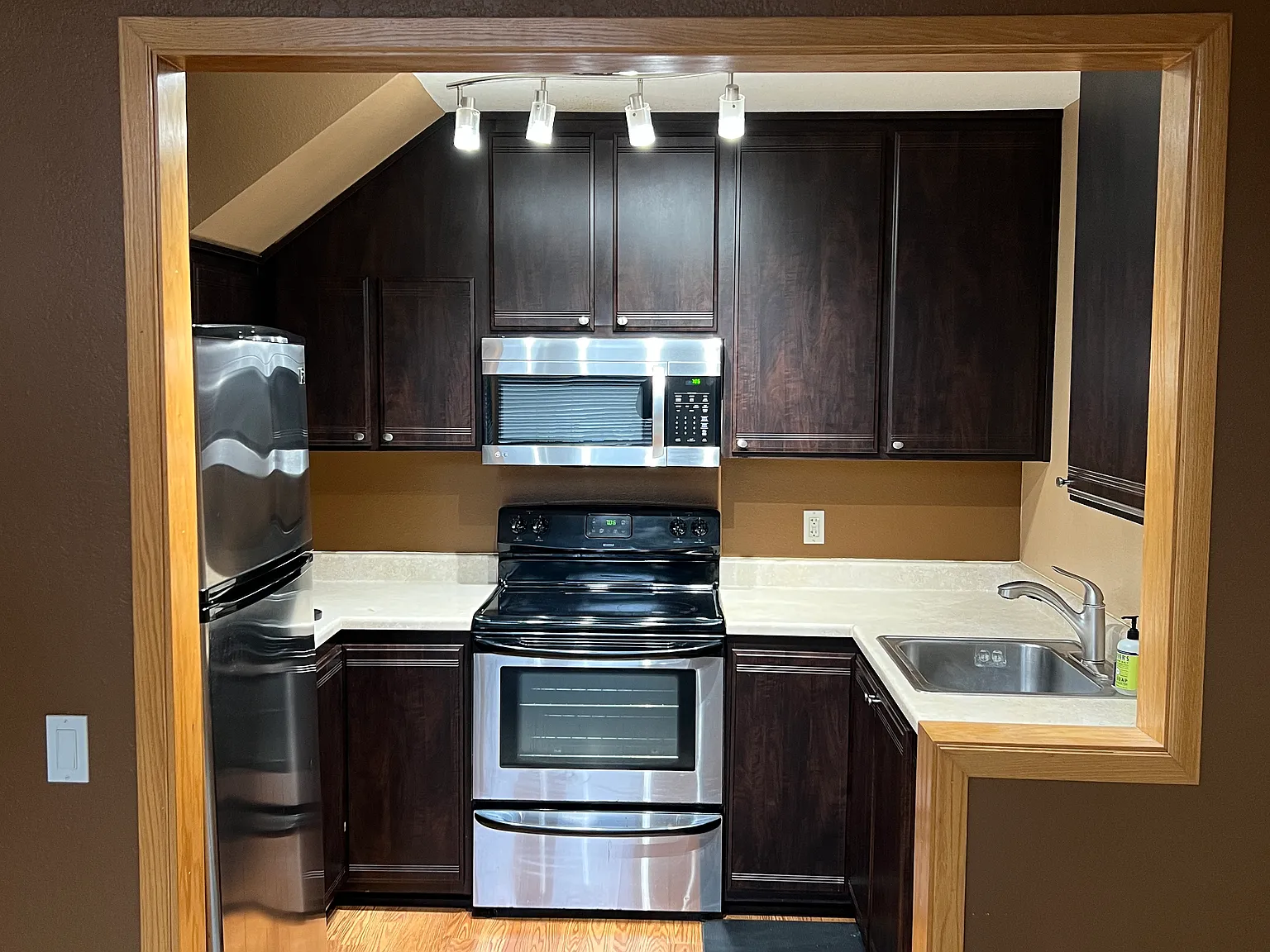 4070 Rosenda Ct — Photo 4