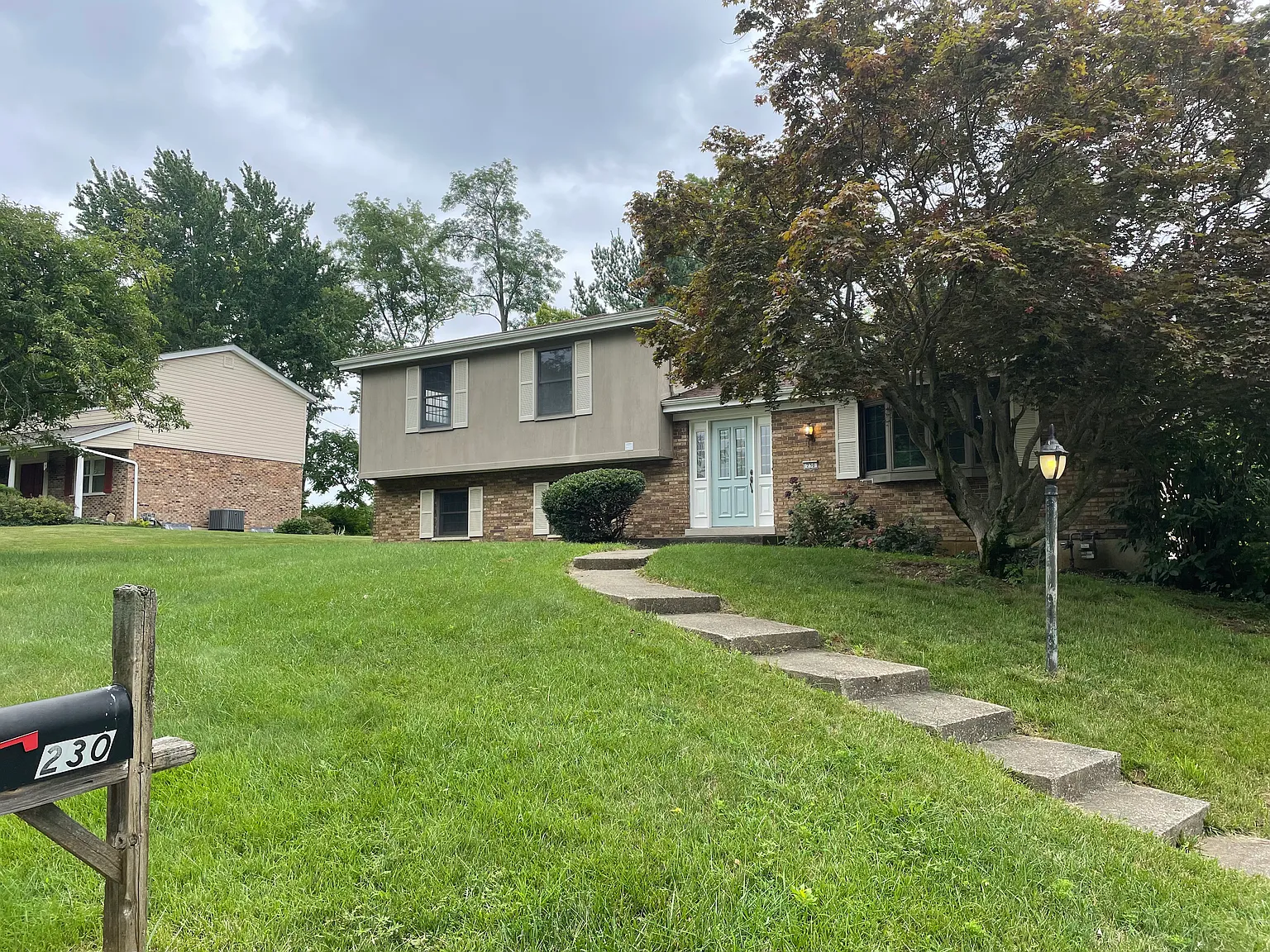 230 W Dilcrest Cir — Photo 1