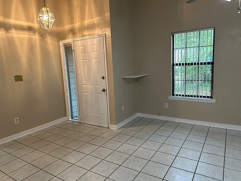2400 Talco Hills Dr — Photo 9