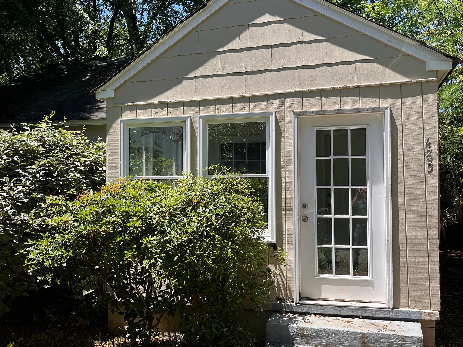 485 Glenwood Pl SE — Photo 2