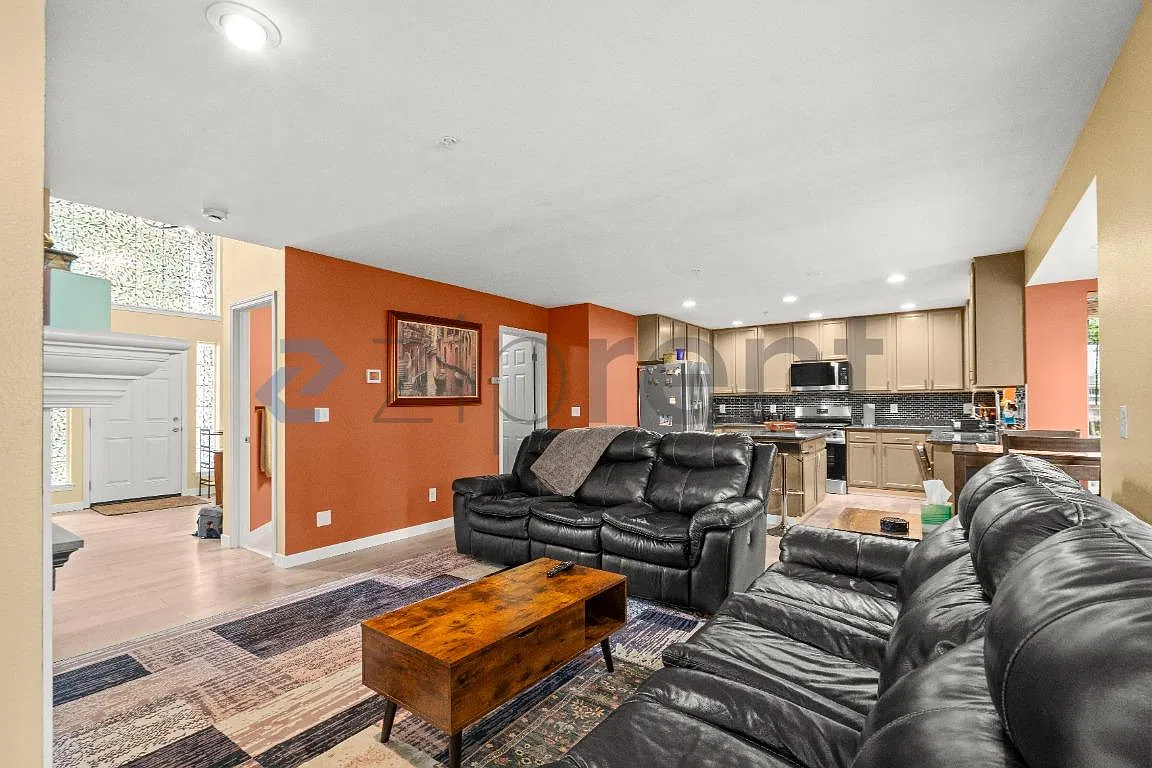 5 bed, 2.5 bath, $6,930 — Photo 2