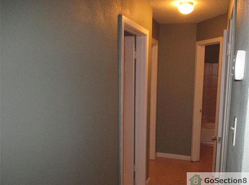2nd image of 914 E Linda Dr