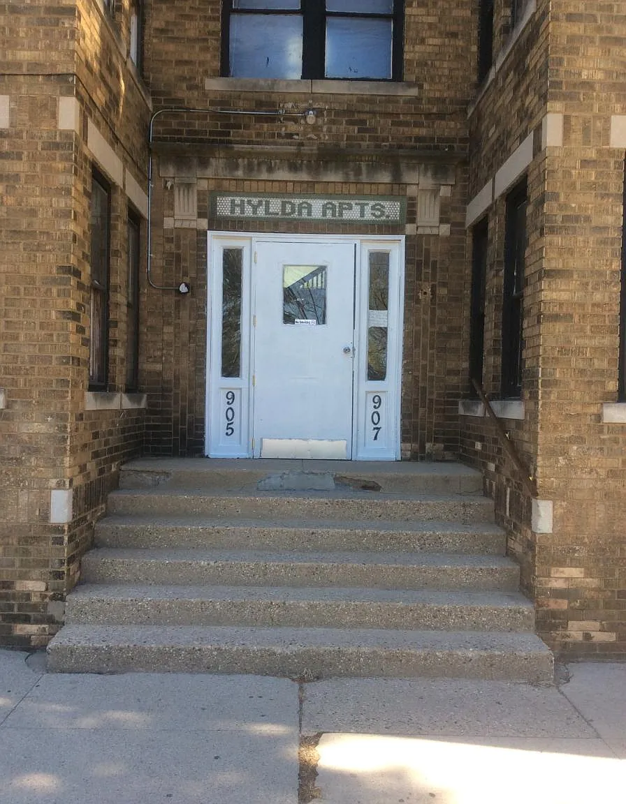 2 bed, 1000 sqft, $900 — Photo 2