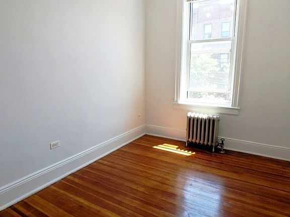 4th image of 2566 42nd St APT 3F