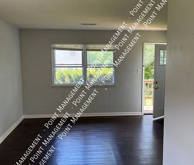 1513 Edgerton Ave SE — Photo 5