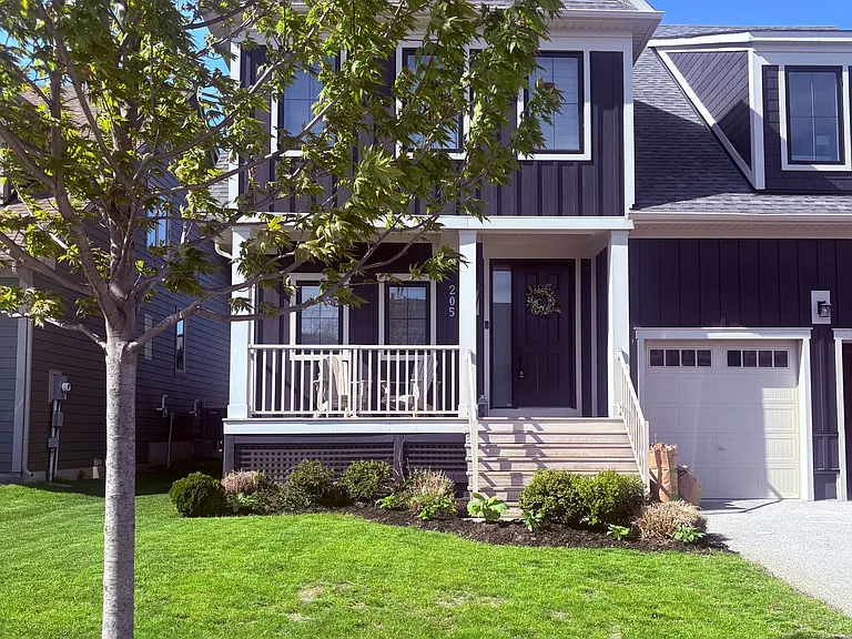 205 Yellow Birch Cres — Photo 2