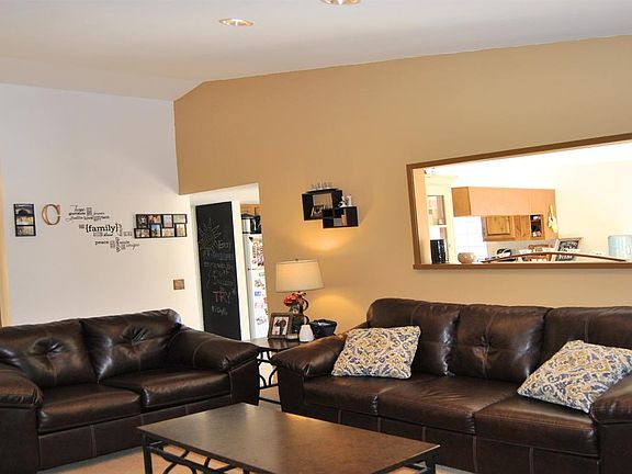 5th image of 2637 Country Club Dr