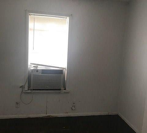 4th image of 3220 E Easton St