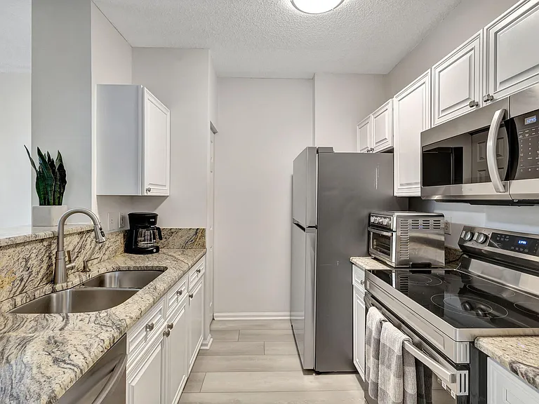 630 Sapodilla Ave #223 — Photo 14