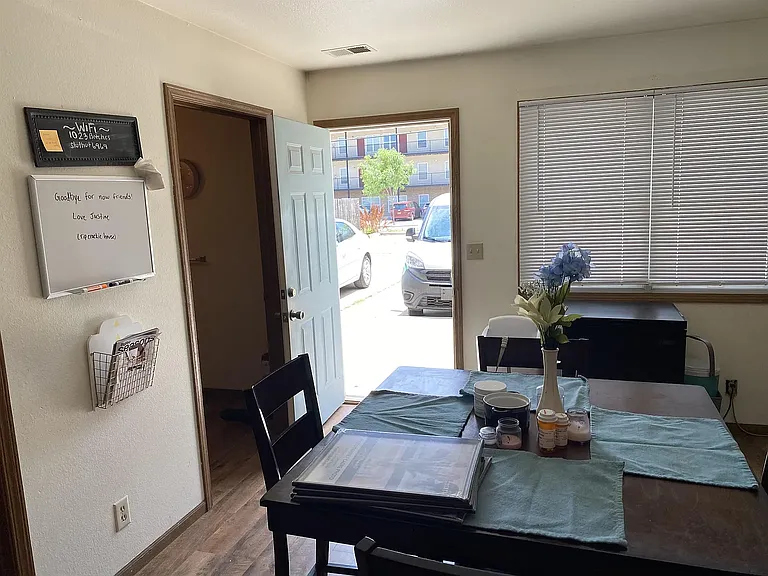 1023 Kearney St — Photo 5