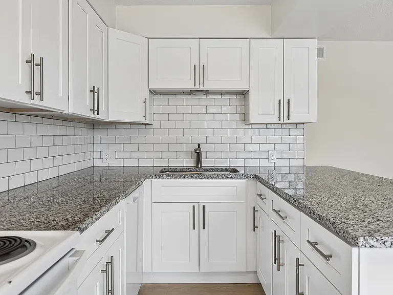 1056 S 29th St #9 — Photo 6
