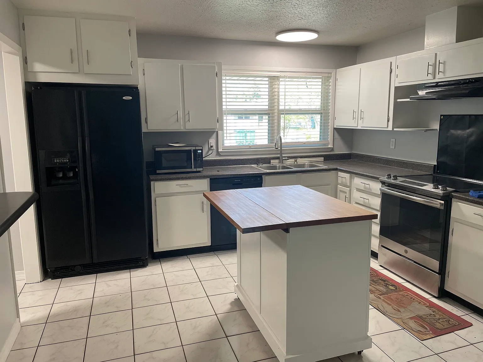 3 bed, 1.5 bath, 1378 sqft, $1,600 — Photo 4