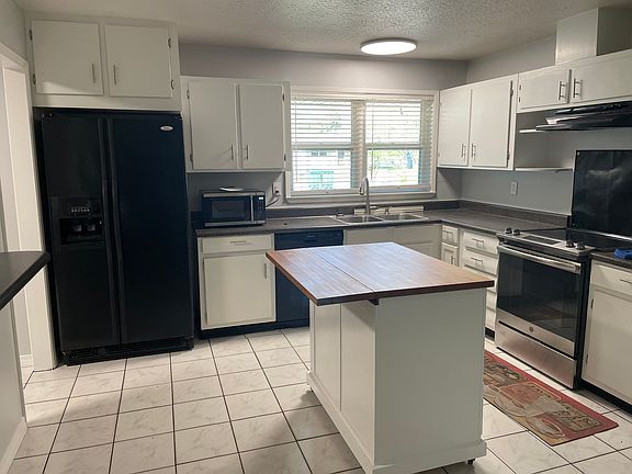 4th image of 2308 Meadowbrook St