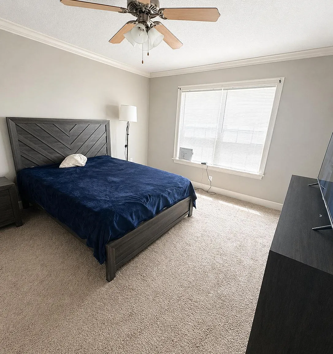 4 bed, 2.5 bath, 2000 sqft, $819 — Photo 1