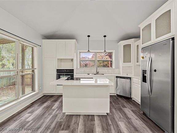 3rd image of 125 W Northbrook Dr