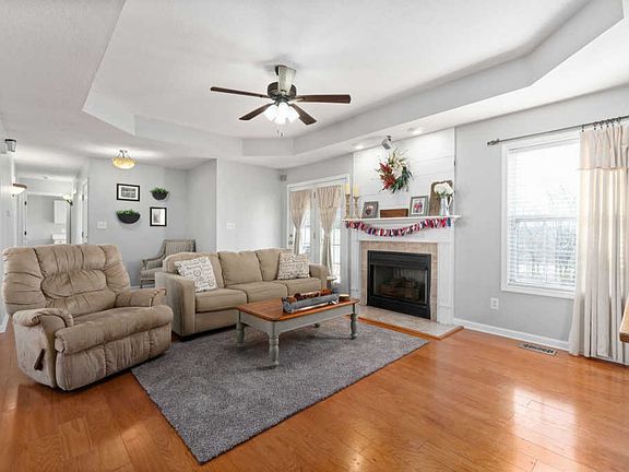 4th image of 129 West Dr