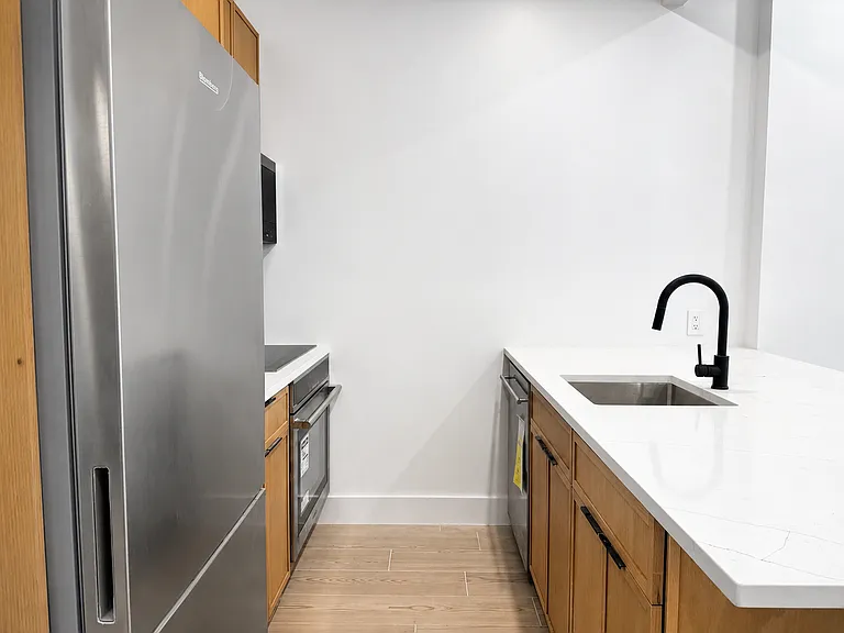 197 Meserole St #1 — Photo 5