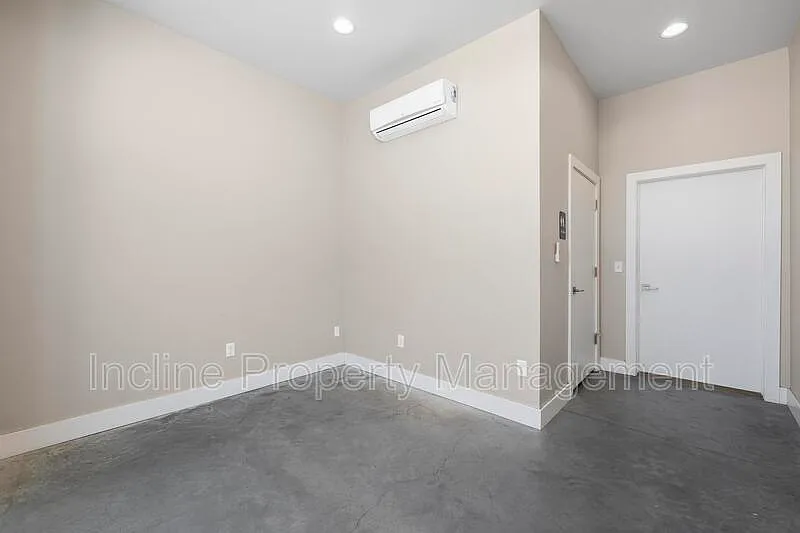 1545 W 200 S — Photo 2