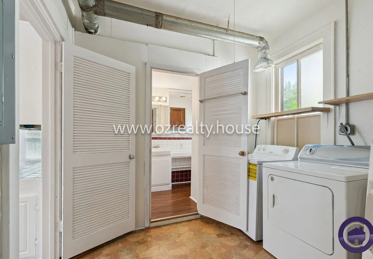 2 bed, 1.0 bath, 1012 sqft, $990 — Photo 4