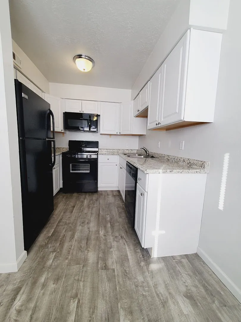 1241 Menaul Blvd NW — Photo 3
