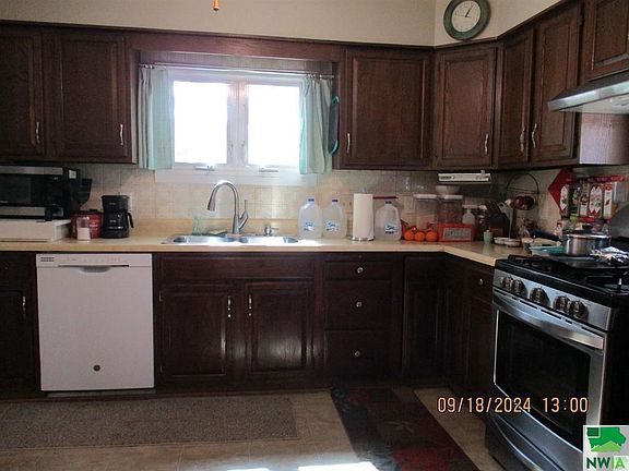 4th image of 2951 Myrtle St