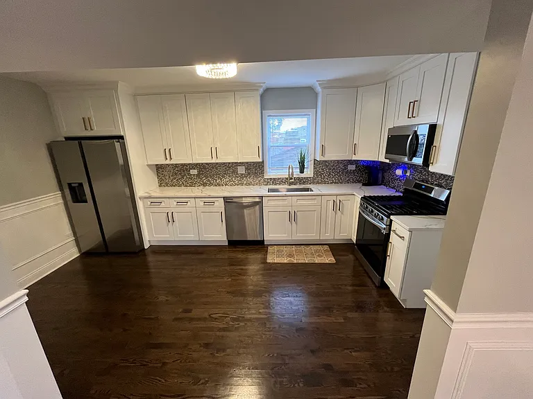 10558 S Calumet Ave #11 — Photo 7