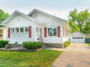 721 Cottonwood St, Grand Forks, ND 58201