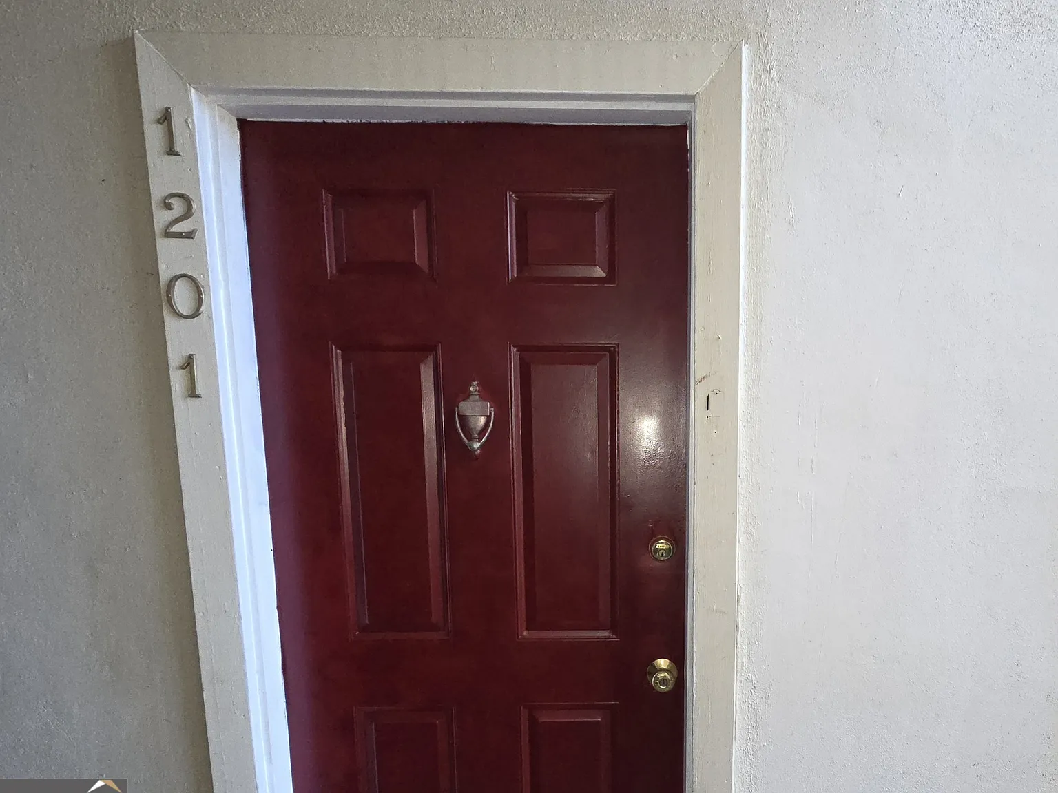 3 bed, 2.0 bath, 1393 sqft, $2,000 — Photo 2
