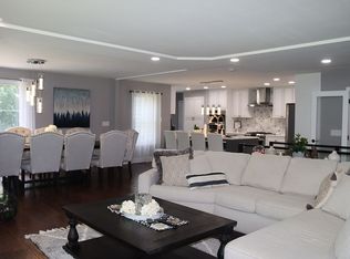 28W140 Mack Rd, Wheaton, IL 60189