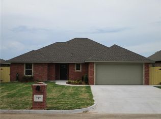 717 SW 12th St, Moore, OK 73160