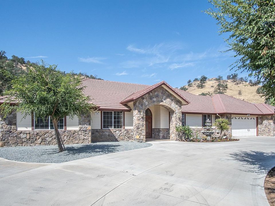 1st image of 16777 Coyote Dr