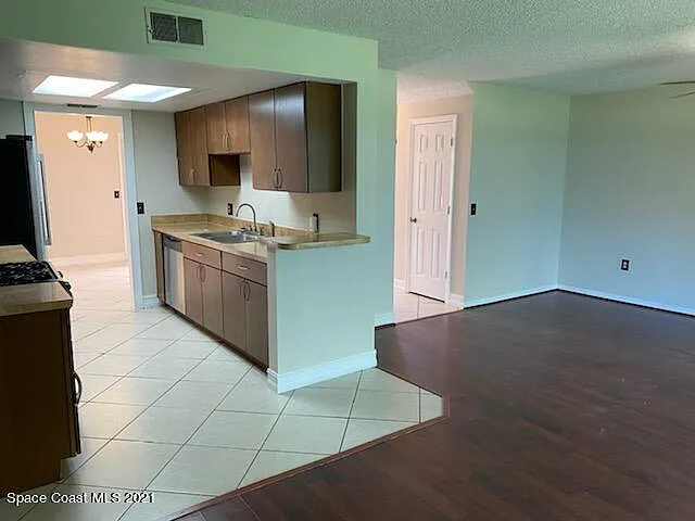 2 bed, 1.5 bath, 1190 sqft, $1,900 — Photo 4