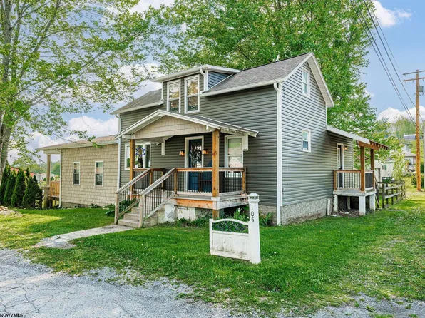 105 Cherry St, Masontown, WV 26542