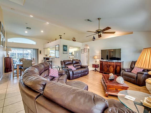 5th image of 1131 SE 16th St