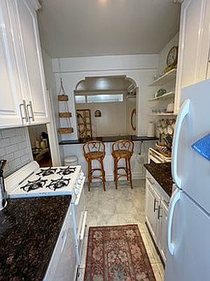 4th image of 209 W 104th St APT 4E