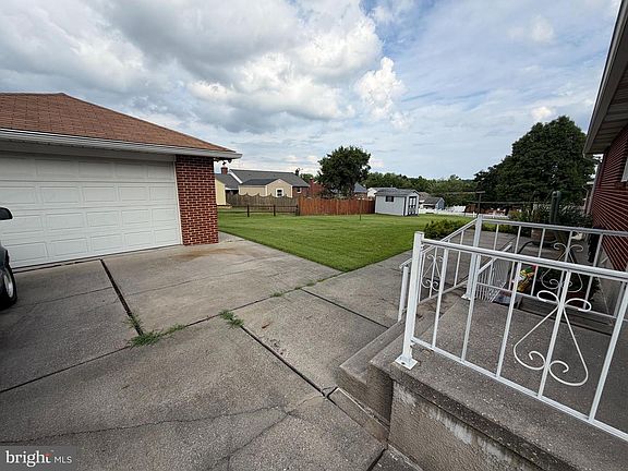2nd image of 1413 Lancelot Dr
