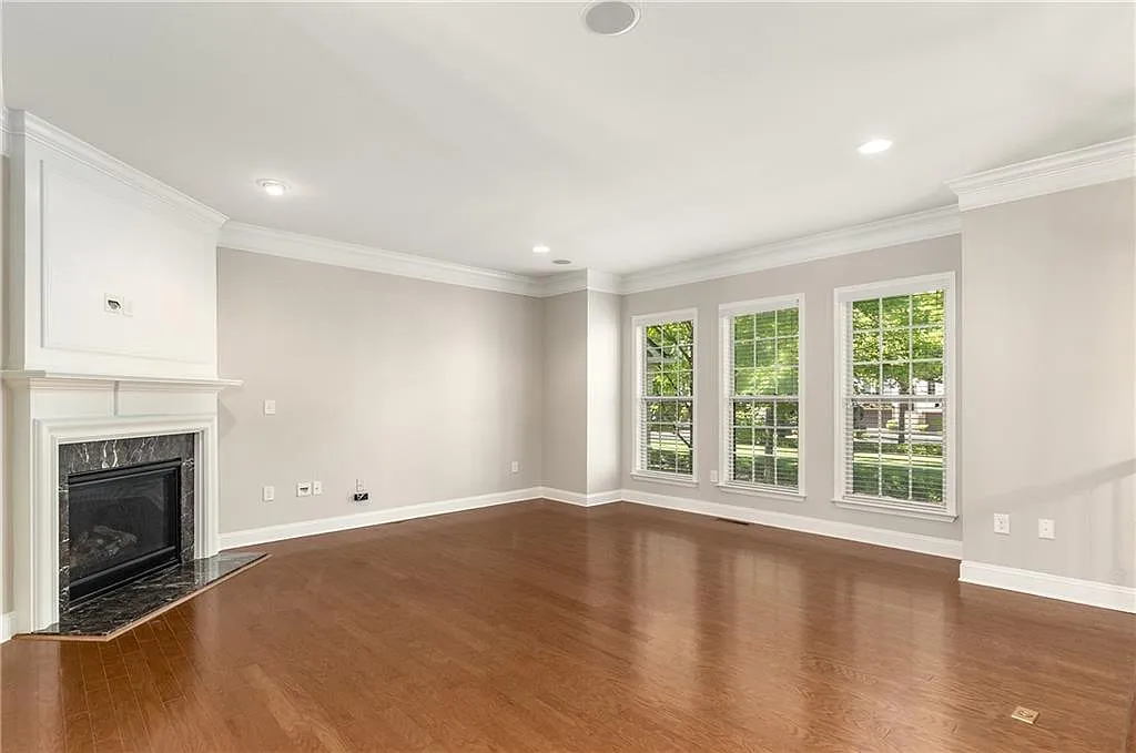 3 bed, 3.5 bath, 1924 sqft, $3,800 — Photo 3