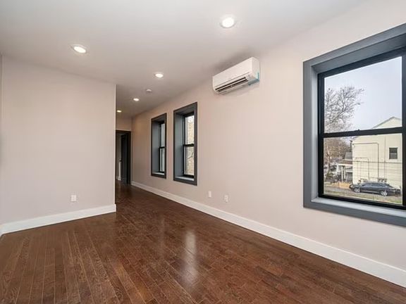 3rd image of 62 Vroom St #4R