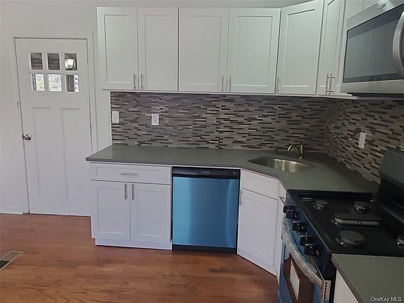 3rd image of 3813 Laconia Ave
