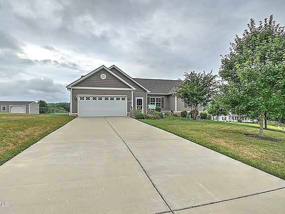 3rd image of 113 Valerie Ln