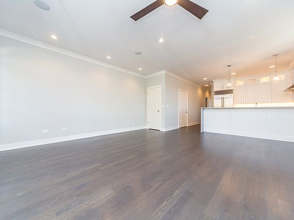 3rd image of 1117 W Newport Ave APT 3