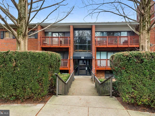 55 Skyhill Rd APT 101, Alexandria, VA 22314