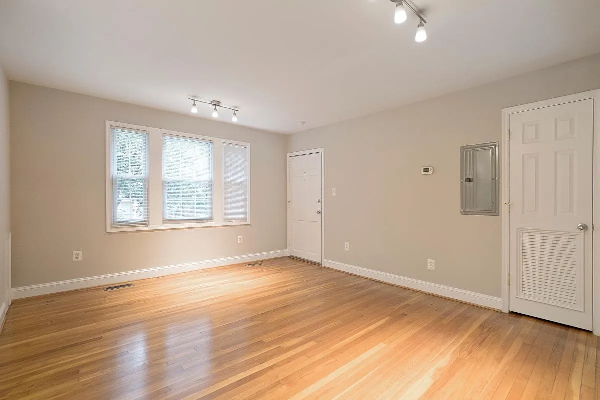 44 N Bedford St — Photo 2